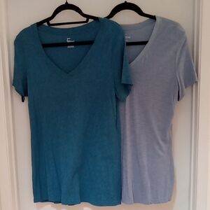 2 Felina V-neck T Shirts Size Large